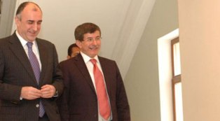 Главы МИД Турции и Азербайджана провели встречу с глазу на глаз