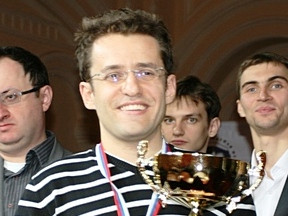 Levon Aronian wins World Champion’s title at World Blitz Championship 2010
