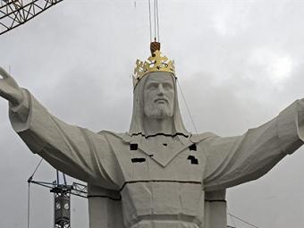 Самую высокую статую Христа достроили в Польше