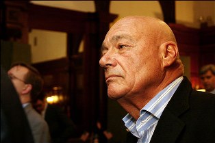 Владимиру Познеру угрожают расправой