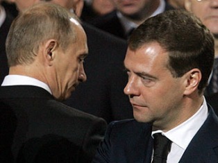 Россияне не верят в разногласия между Медведевым и Путиным
