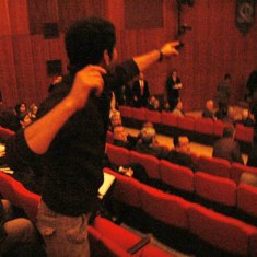 Турецкие студенты бросили яйца в председателя Конституционного суда