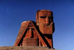 В Степанакерте принята Декларация о праве народа Карабаха на мир и свободное раз