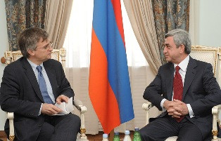 Серж Саргсян обсудил отношения Армения-Евросоюз с Питером Семнеби