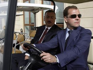 Медведев угрожал Алиеву: Если признаете Голодомор, забудьте о Карабахе вообще! -
