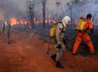 В Иране продолжают бушевать пожары