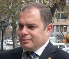 Որպեսզի խումհար չլինի, պետք է խմել լավ մարդկանց հետ, ընկերների եւ մտերիմների շրջ