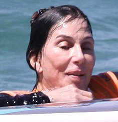 Cher stumbled on paparazzi without makeup