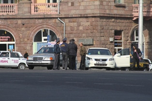 Ձկան խանութի մոտ միմյանց են բախվել «Մերսեդեսն» ու «Հոնդան». վերջինիս ղեկին երիտա