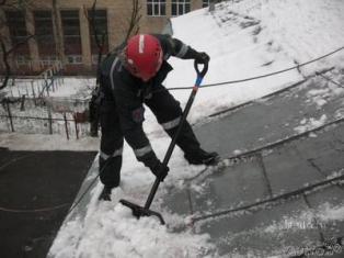 Новая трагедия в Петербурге: при очистке снега рухнула кровля гипермаркета
