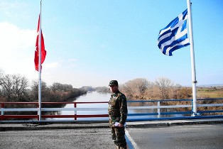Франция поддерживает строительство стены на границе Греции и Турции