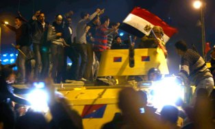 Армия пытается взять под контроль ситуацию в Египте (видео)
