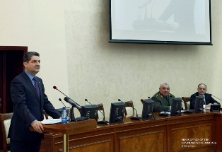 Տիգրան Սարգսյանը տնտեսության վերաբերյալ դասախոսություն է կարդացել ՊՆ սպայական կա
