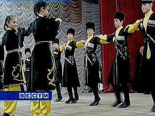 Грузинский костюм на фоне Кремля: В Москве прошел фестиваль народов Кавказа