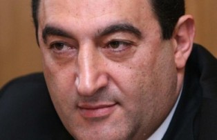 Վարդան Այվազյանը 3 միլիոն ռուբլի է առաջարկում իր որդուն պատկանող «Բենթլի» ավտոմե
