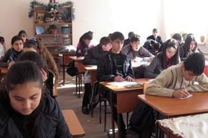 Դպրոցներում երեխաներից շարունակում են պահանջել անշարժ գույքի սեփականության վկայա