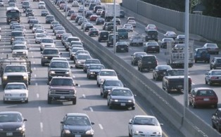 В Армении растет спрос на самые дешевые и самые дорогие автомобили