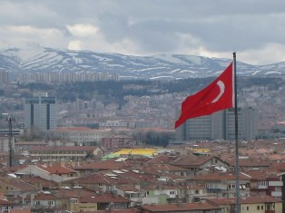 В Турции подали в отставку сразу три министра