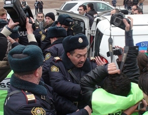 В центре Баку вспыхнули акции протеста против режима клана Алиевых