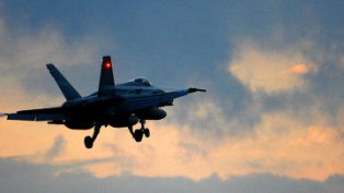 США подтвердили крушение истребителя в Ливии