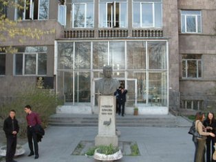 Правительство Армении утвердило Рубена Мирзаханяна на должность ректора Армянско