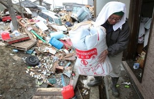 Японская мафия направила гуманитарную помощь пострадавшим от землетрясения