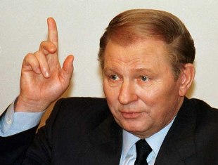 Кучма готов поклясться «на Библии или Конституции», что не имеет отношения к уби