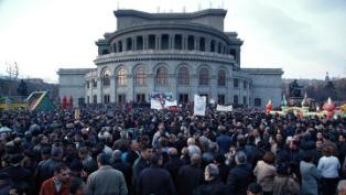 «Առավոտ». Ընդդիմությունը շարունակում է ուտել իշխանության կուտը