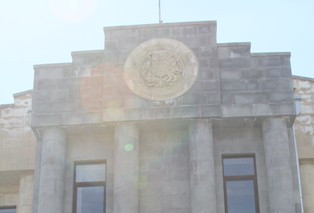 В Армении начался суд над родственником криминального авторитета, сбившего извес