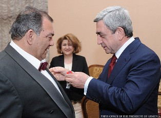 Президент Армении наградил народного артиста Гегама Григоряна