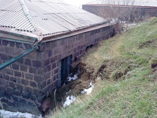 Շիրակի մարզում սարը մտել է բնակարան. Սողանքի դեմ Առափիի բնակիչները
շարունակո