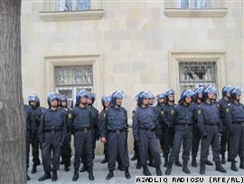 На митинге оппозиции в Баку задержаны иностранные журналисты и 5-
летний ребено