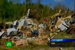 Разрушительные торнадо в США: Такого не видели четверть века (видео)