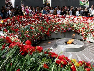 «Айоц ашхар»: В Армении проживает 141 человек, переживший Геноцид
армян