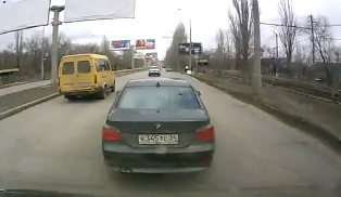 Шокирующее видео: Мужчина сам провоцировал аварии и снимал все на камеру