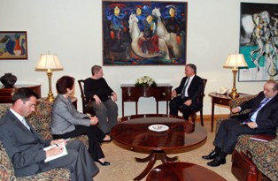 Armenian FM discusses current stage of Karabakh peace process with US official