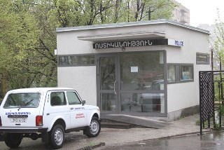 Сотрудник армянского банка совершил наезд на двоих несовершеннолетних (видео)