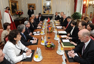 Armenia strives to establish relations with Turkey - president