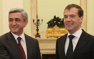 «168 жам»: Президент Армении отправил аудиодиски Дмитрию Медведеву