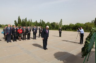 Head of European Parliament visits Armenian Genocide memorial