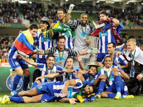Porto wins Europa League trophy (video)