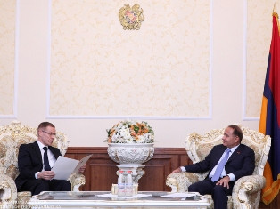 ԱԺ նախագահն ընդունեց Լատվիայի դեսպանին