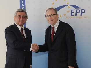 Armenian President and EPP head discuss Azeri murderer case
