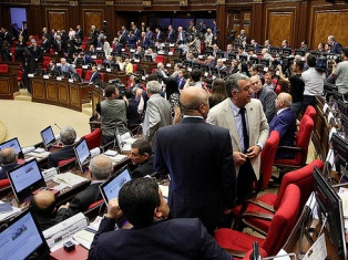 Armenia’s lawmakers fail to agree on seats in PACE committees