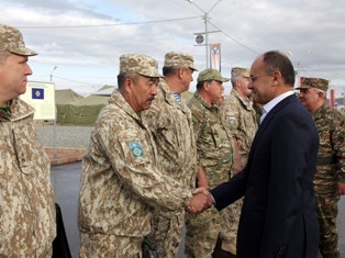 Armenian Defense Minister visits Marshal Baghramian Military College (PHOTOS)