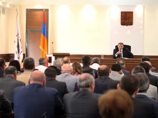 Մայրաքաղաքում շարունակվում են հայտարարությունների ցուցատախտակների տեղադրման աշխա