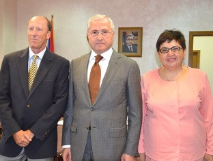 Armenia’s Agriculture Minister receives international organization representativ