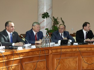 Meeting held at Armenian MOD