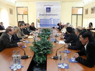 Երեւանի քաղաքապետը հյուրընկալել է Համայն եզդիների հոգեւոր առաջնորդին