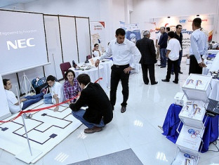 Երեւանում բացվեց «ԴիջիԹեք 2012» տեխնոլոգիական ցուցահանդեսը (ֆոտոռեպորտաժ)